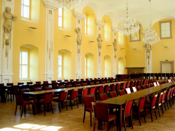 Netradiční firemní akce na barokním zámku Holešov|Česko a Morava pro skupiny a firmy
