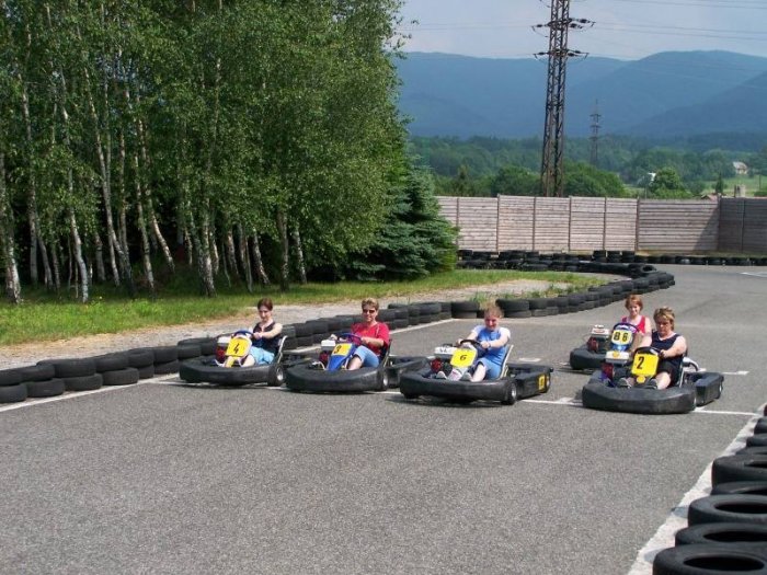 Motokáry - jízdy na motokárách v Beskydech|Česko a Morava pro skupiny a firmy